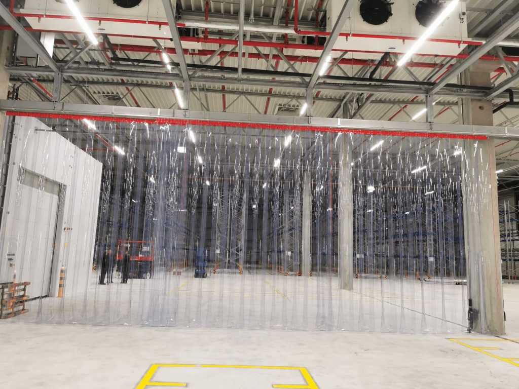Hallenabtrennung Industrie: Bereiche flexibel trennen | EASY HANG