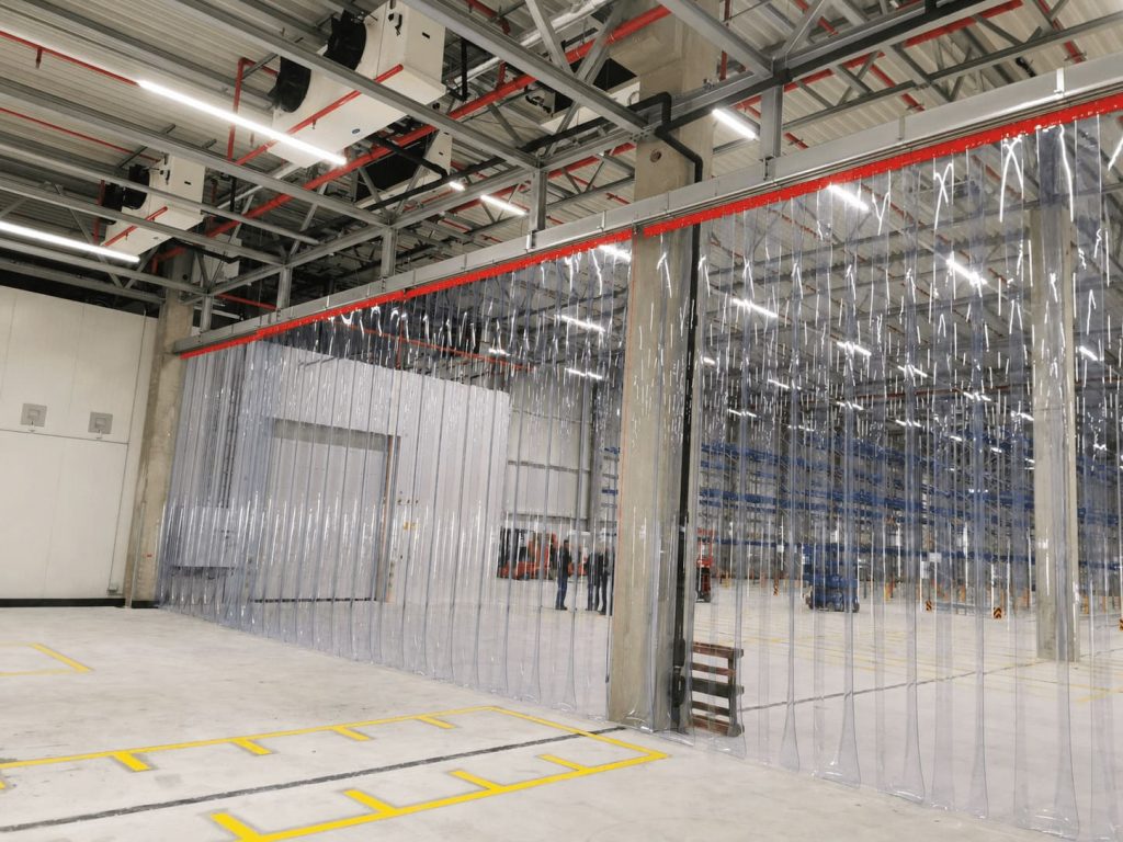 Hallenabtrennung Industrie: Bereiche flexibel trennen | EASY HANG